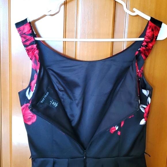 Beautiful White House Black Market Dress - Picture 7 of 8